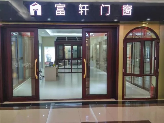 “焕然一新,光彩夺目”——泉州富轩加盟店装修完毕
