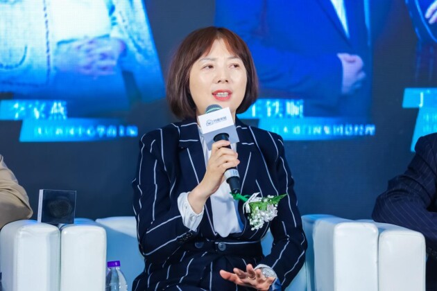 山东华建铝业集团有限公司常务副总裁、中欧节能门窗产业发展联盟执行主席兼秘书长、 易欧思门窗董事长丁三莲